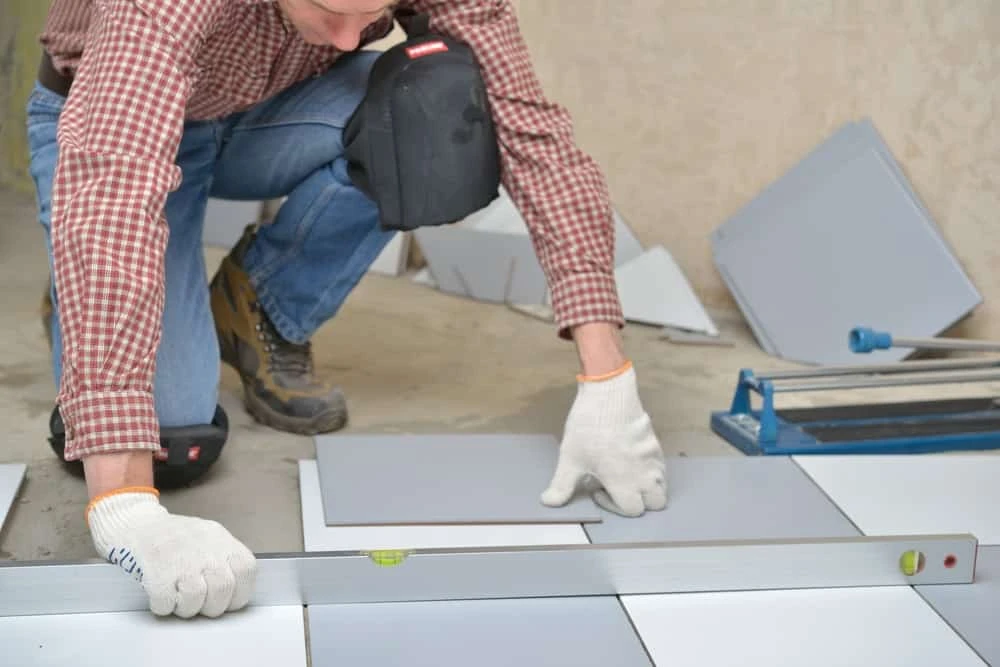 Best Knee Pads for Roofing The best knee pads for working on the roof.
