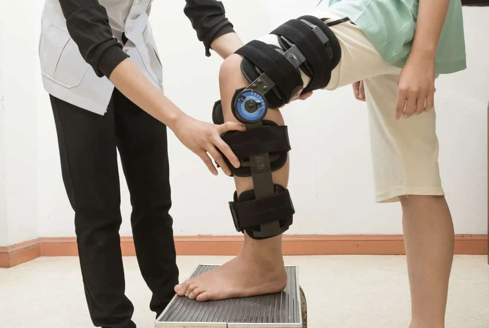 The doctor is monitoring the Best MCL Knee Brace.
