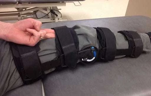 Putting the brace on your leg Putting the brace on your leg