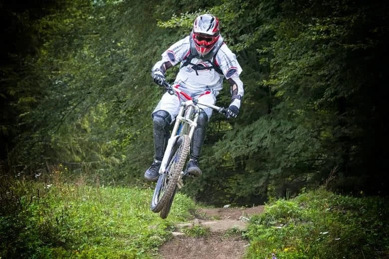 can knee pads help save knees mountain biking